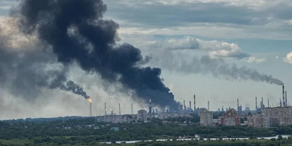 Омський нафтопереробний завод, найбільший у Росії, який зупинив роботу після ударів українських безпілотників