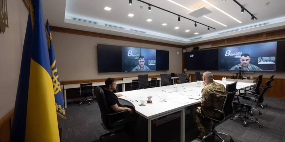 Нарада Зеленського і Паліси з командирами корпусів Сил оборони