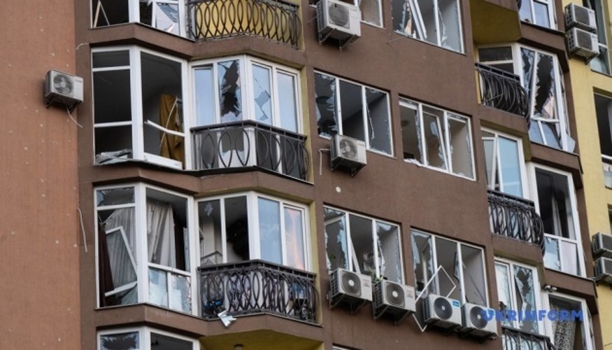 Пошкоджений наземний вестибюль станції метро «Лук'янівська» після нічної ракетної атаки на Київ 19 липня 2026 року