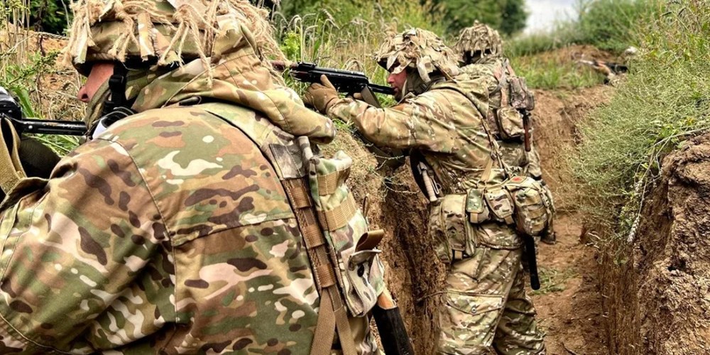 Інформаційне зображення застосунку «Резерв+» із відповідями на поширені запитання щодо оформлення та продовження відстрочок