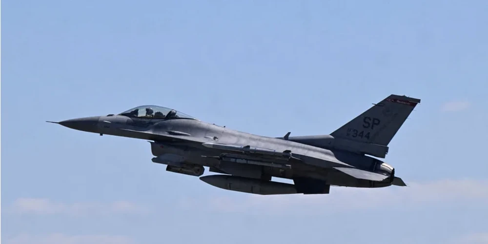 Румунські F-16 знищили морський безпілотник біля газової платформи