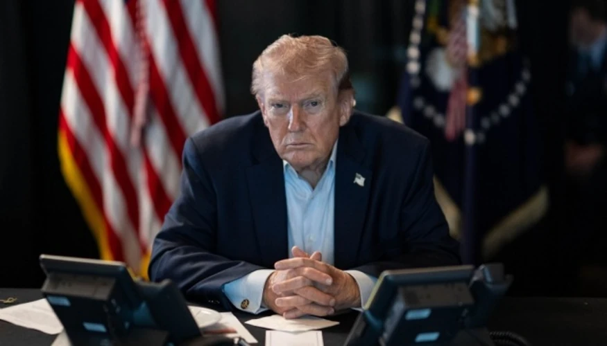 Президент США Дональд Трамп підписує документи (фото: The White House)