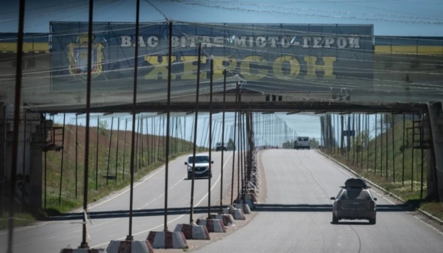 Пошкоджені обстрілами приватні будинки, п'ятиповерхівка, господарська споруда та рейсовий автобус на Нікопольщині 9 серпня