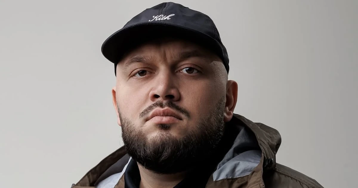 Репер Kyivstoner (Альберт Васильєв) — український репер, відеоблогер, музикант, колишній учасник гурту «Грибы».