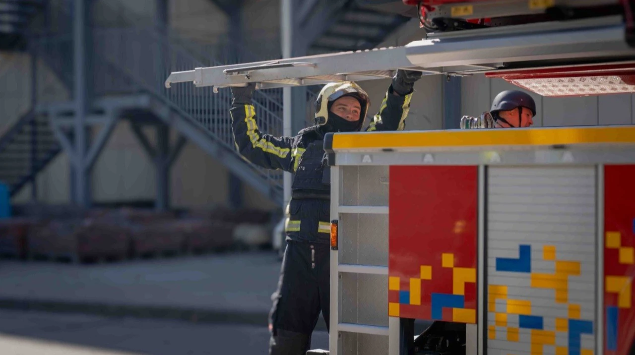 У Києві російські дрони пошкодили бізнес-центр, офісну будівлю і склади