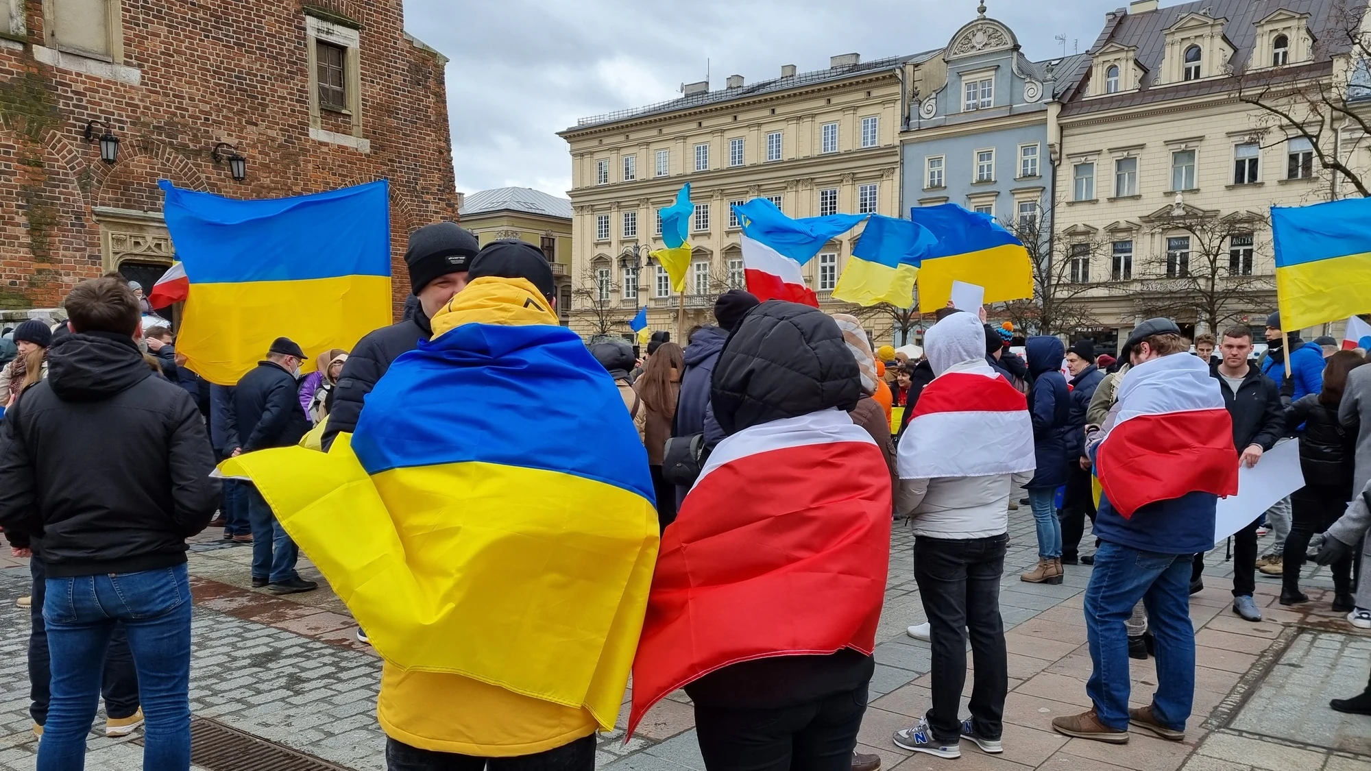 Безпека і робота: що показало опитування біженців з України у Польщі