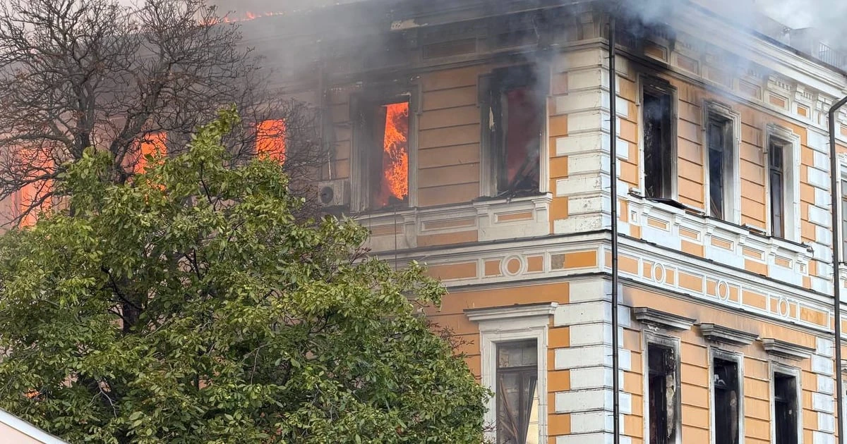 Зеленський повідомив про тривалу рятувальну операцію після удару по Президії НАН