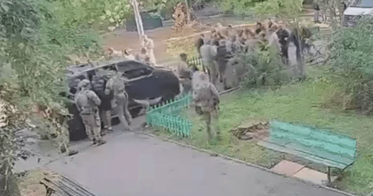 Омбудсменка запитала у ГУР і СБУ, чому їхні співробітники говорили російською під час стрілянини
